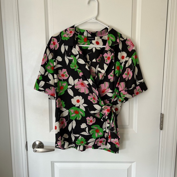 Who What Wear Floral Wrap Blouse - Picture 3 of 6